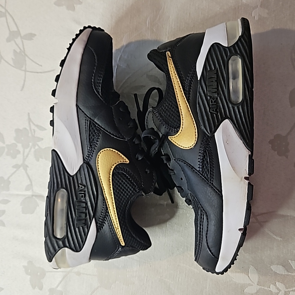 NIKE Air Max Shoes/Size 5